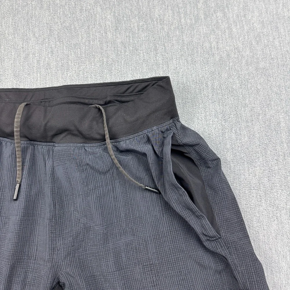 Lululemon Shorts Men Small Gray T.H.E. Running Workout Logo Gym Stretch Training